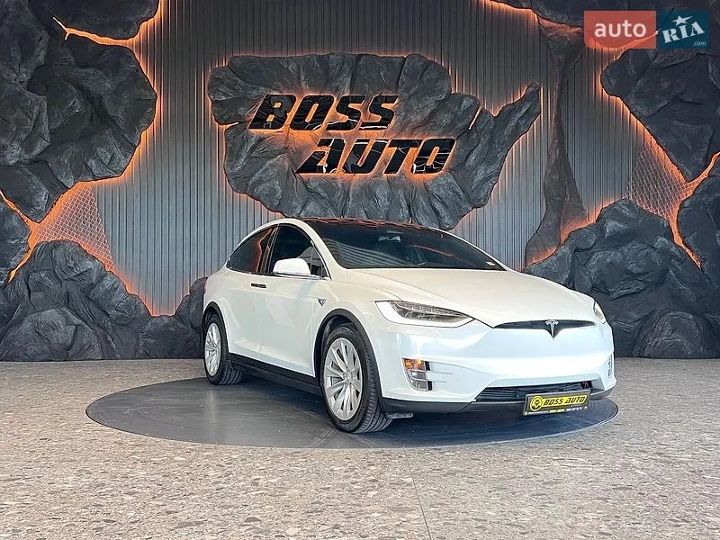 Tesla Model X 2020