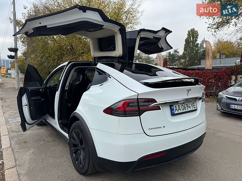 Внедорожник / Кроссовер Tesla Model X 2016 в Киеве