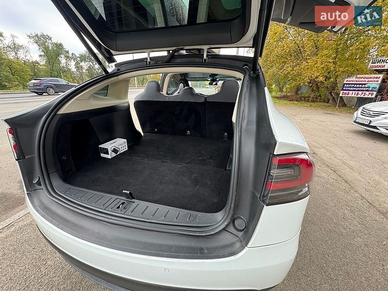 Внедорожник / Кроссовер Tesla Model X 2016 в Киеве