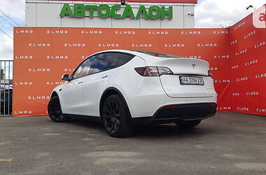 Седан Tesla Model Y 2020 в Киеве