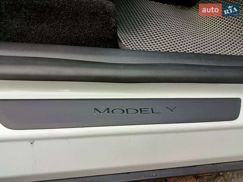 Внедорожник / Кроссовер Tesla Model Y 2020 в Львове