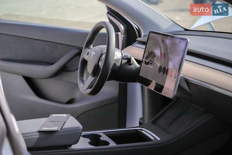 Внедорожник / Кроссовер Tesla Model Y 2021 в Киеве