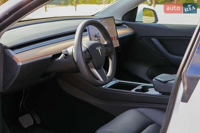 Внедорожник / Кроссовер Tesla Model Y 2021 в Киеве