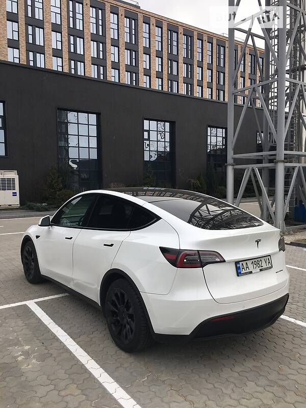 Внедорожник / Кроссовер Tesla Model Y 2020 в Киеве