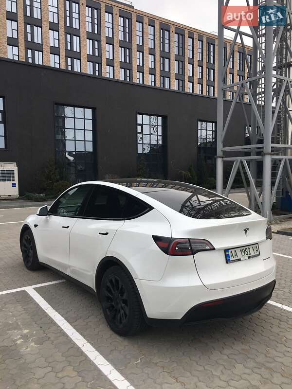 Tesla Model Y 2020