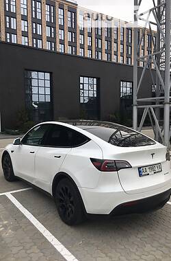 Внедорожник / Кроссовер Tesla Model Y 2020 в Киеве