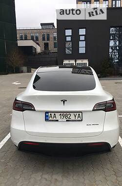 Внедорожник / Кроссовер Tesla Model Y 2020 в Киеве