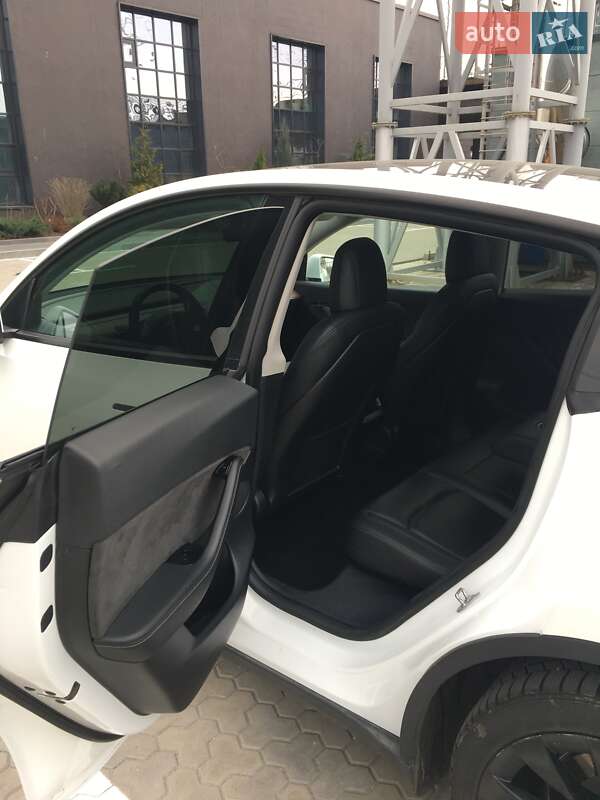 Внедорожник / Кроссовер Tesla Model Y 2020 в Киеве