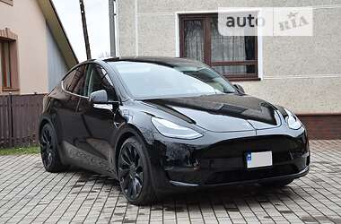 Седан Tesla Model Y 2021 в Чернівцях