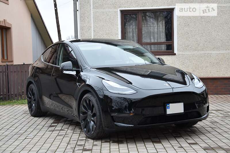 Седан Tesla Model Y 2021 в 