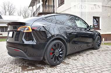 Седан Tesla Model Y 2021 в 