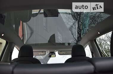 Седан Tesla Model Y 2021 в 