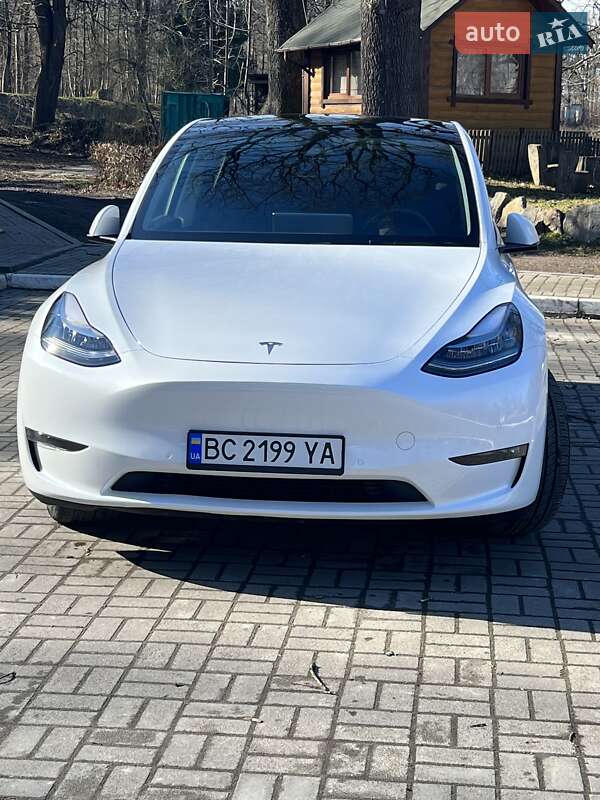 Универсал Tesla Model Y 2021 в 