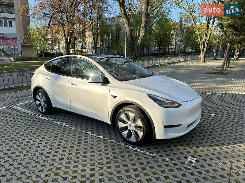 Tesla Model Y 2021
