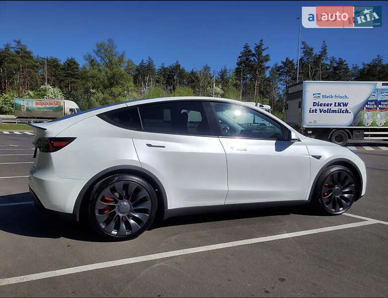 Внедорожник / Кроссовер Tesla Model Y 2020 в Киеве