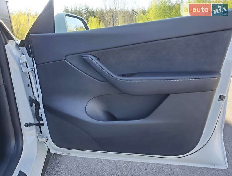 Внедорожник / Кроссовер Tesla Model Y 2020 в Киеве