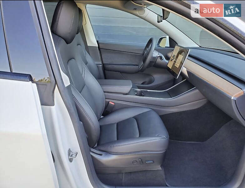 Внедорожник / Кроссовер Tesla Model Y 2020 в Киеве