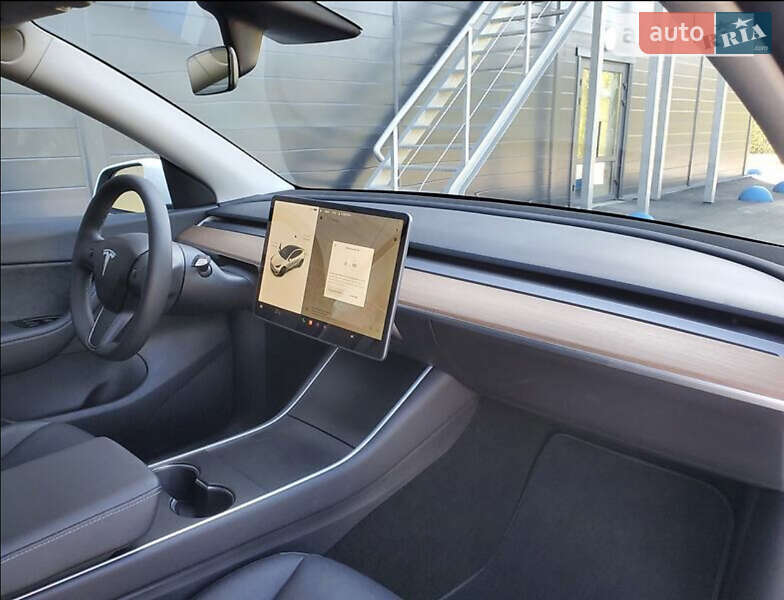 Внедорожник / Кроссовер Tesla Model Y 2020 в Киеве
