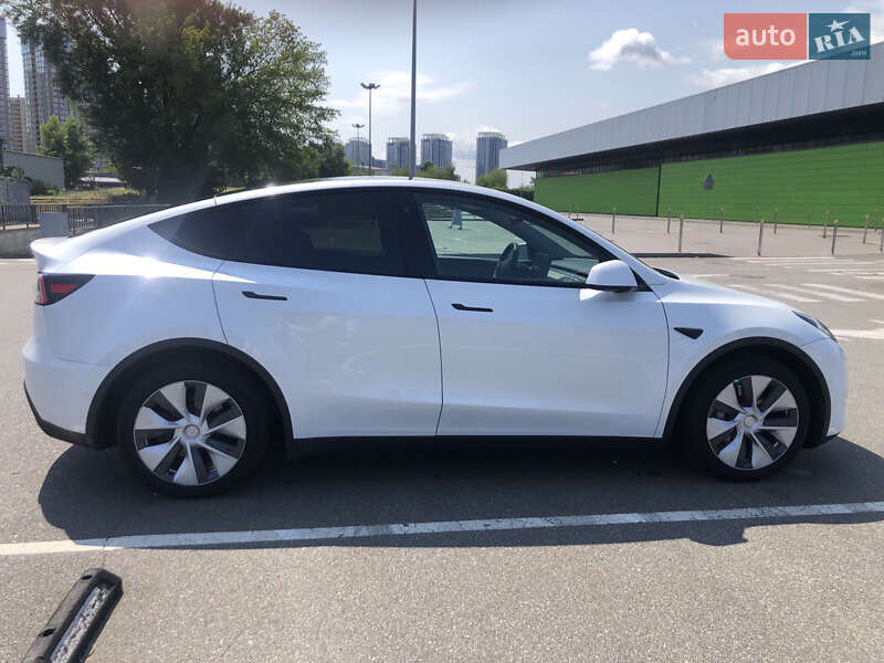 Внедорожник / Кроссовер Tesla Model Y 2020 в Киеве