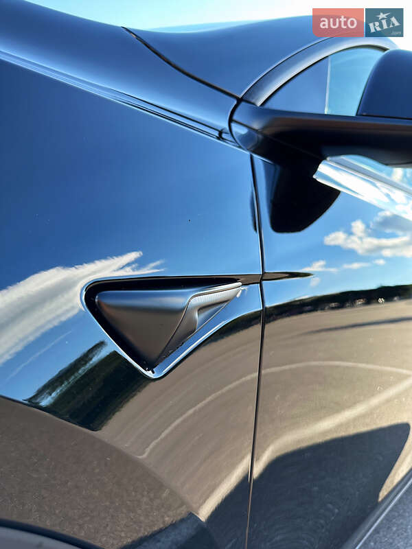 Внедорожник / Кроссовер Tesla Model Y 2021 в Киеве