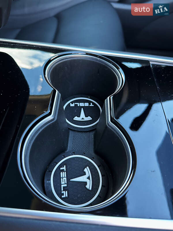 Внедорожник / Кроссовер Tesla Model Y 2021 в Киеве