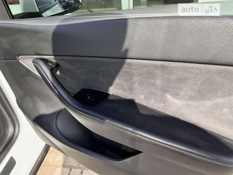 Позашляховик / Кросовер Tesla Model Y 2020 в Тернополі фото 24 Позашляховик / Кросовер Tesla Model Y 2020 в Тернополі