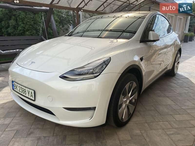 Внедорожник / Кроссовер Tesla Model Y 2021 в Ровно