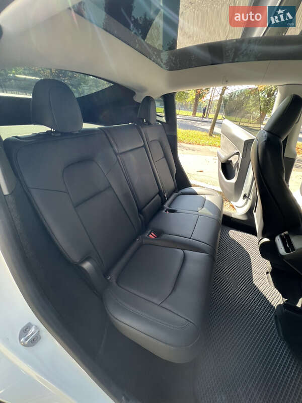 Внедорожник / Кроссовер Tesla Model Y 2022 в Киеве