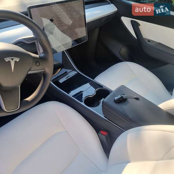 Внедорожник / Кроссовер Tesla Model Y 2020 в Тернополе