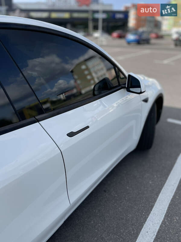 Внедорожник / Кроссовер Tesla Model Y 2021 в Киеве