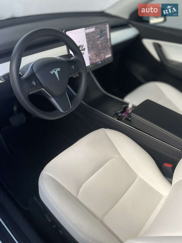 Внедорожник / Кроссовер Tesla Model Y 2021 в Киеве