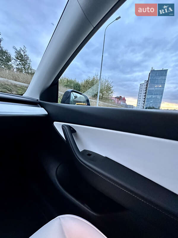 Позашляховик / Кросовер Tesla Model Y 2020 в Тернополі