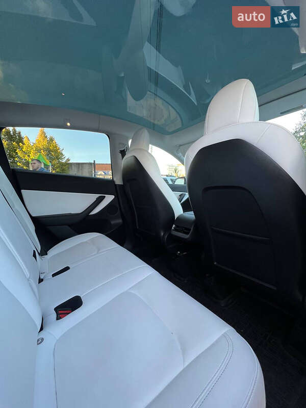 Позашляховик / Кросовер Tesla Model Y 2022 в Умані