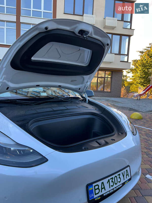 Позашляховик / Кросовер Tesla Model Y 2022 в Умані
