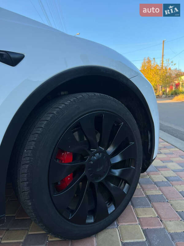 Позашляховик / Кросовер Tesla Model Y 2022 в Умані