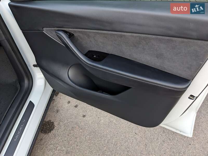 Внедорожник / Кроссовер Tesla Model Y 2021 в Черкассах