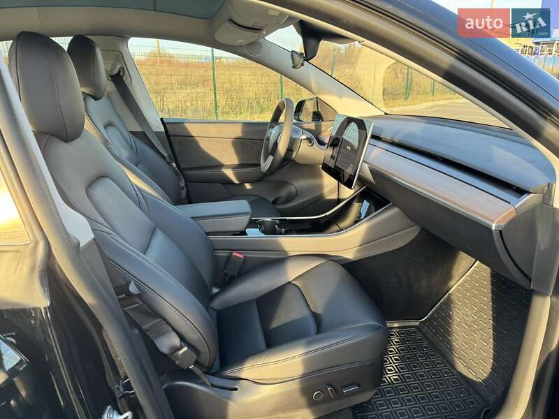 Внедорожник / Кроссовер Tesla Model Y 2020 в Ровно