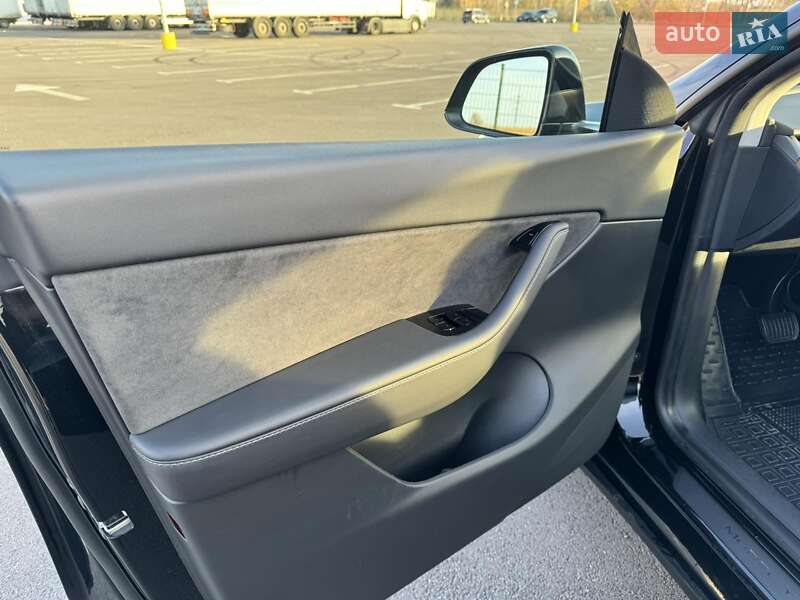 Внедорожник / Кроссовер Tesla Model Y 2020 в Ровно