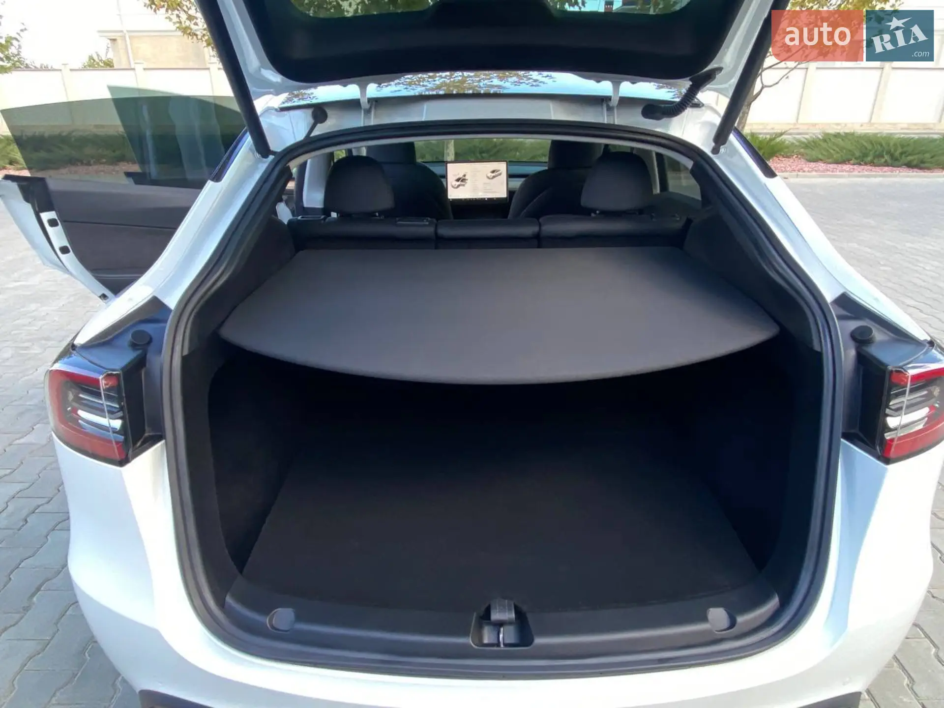 2022 Tesla Model Y - мініатюра 23
