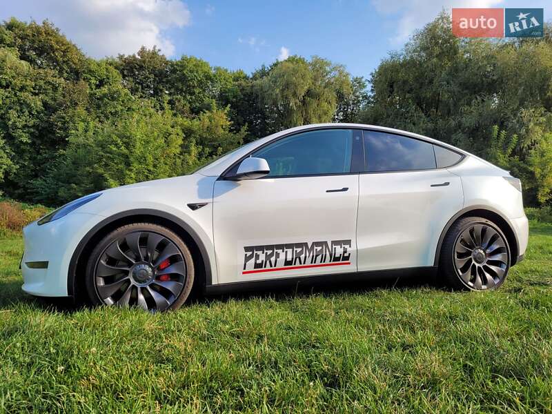 Позашляховик / Кросовер Tesla Model Y 2021 в Рівному