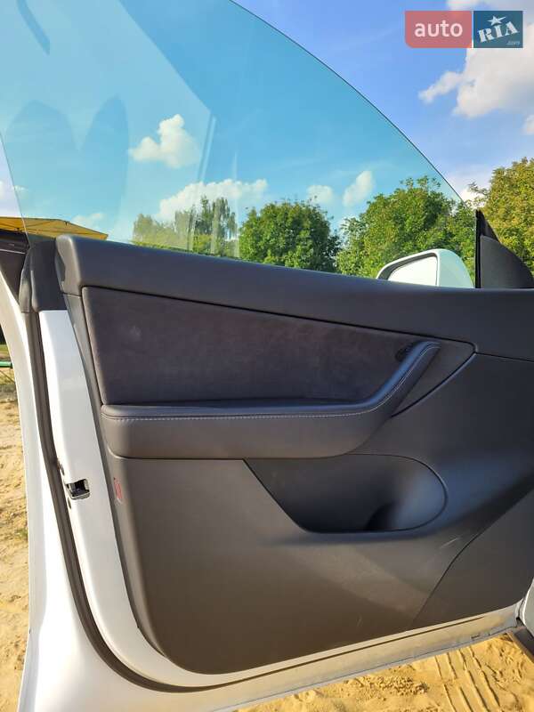 Позашляховик / Кросовер Tesla Model Y 2021 в Рівному