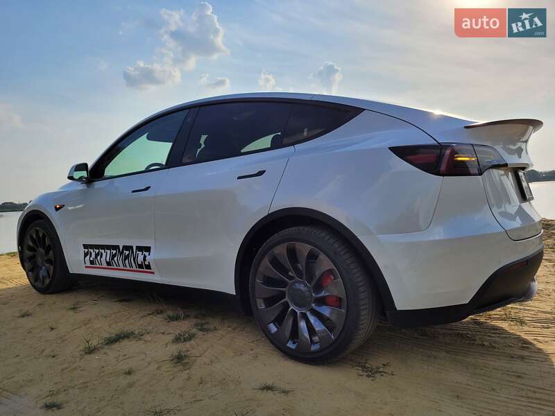 Позашляховик / Кросовер Tesla Model Y 2021 в Рівному