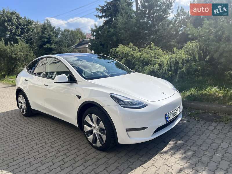Tesla Model Y 2021