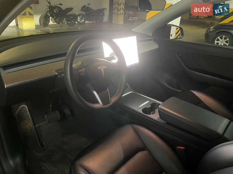 Внедорожник / Кроссовер Tesla Model Y 2021 в Киеве