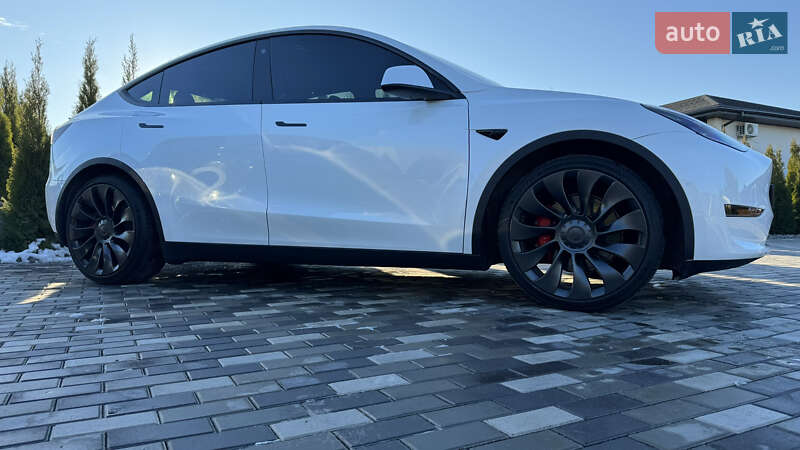 Позашляховик / Кросовер Tesla Model Y 2022 в Києві