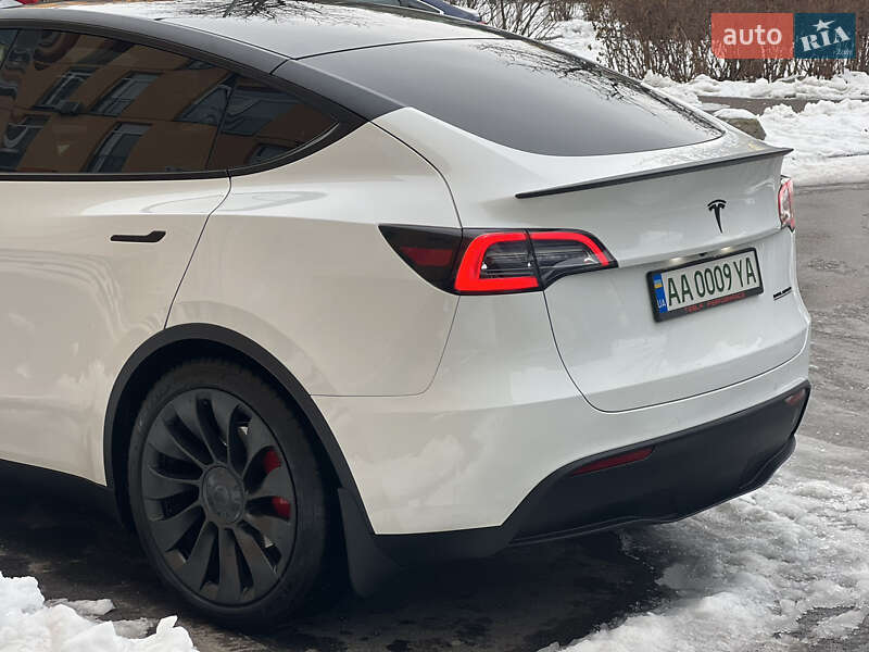 Внедорожник / Кроссовер Tesla Model Y 2020 в Киеве