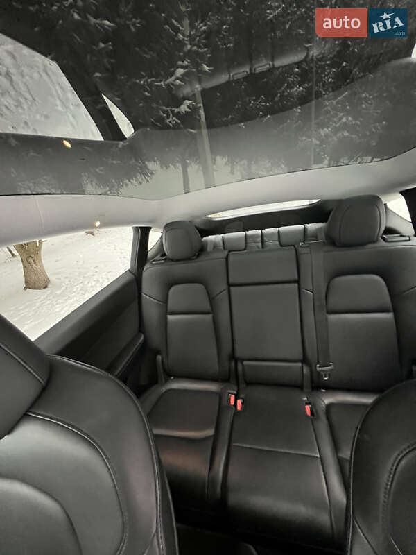 Позашляховик / Кросовер Tesla Model Y 2021 в Львові