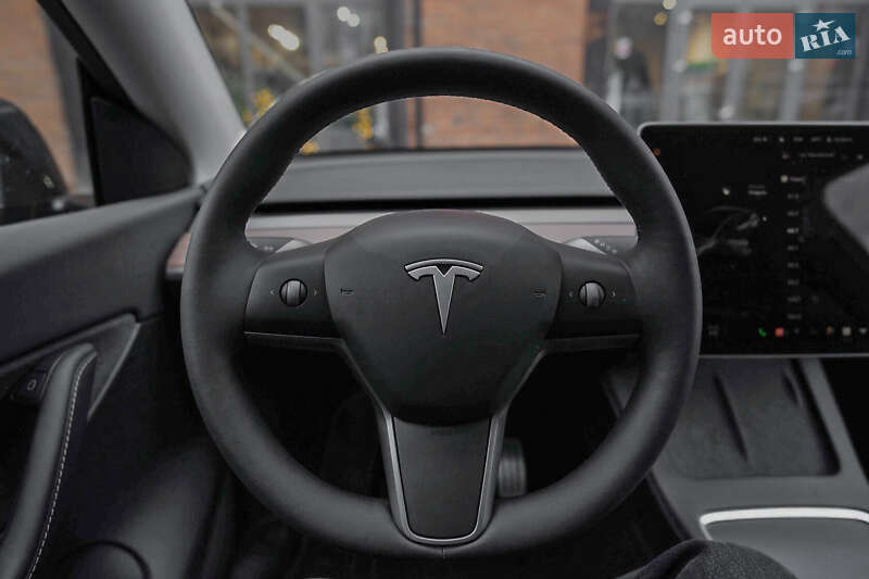 Внедорожник / Кроссовер Tesla Model Y 2023 в Киеве