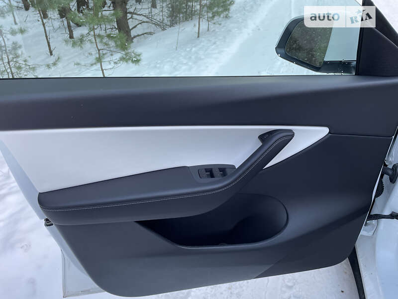 Внедорожник / Кроссовер Tesla Model Y 2021 в Ровно