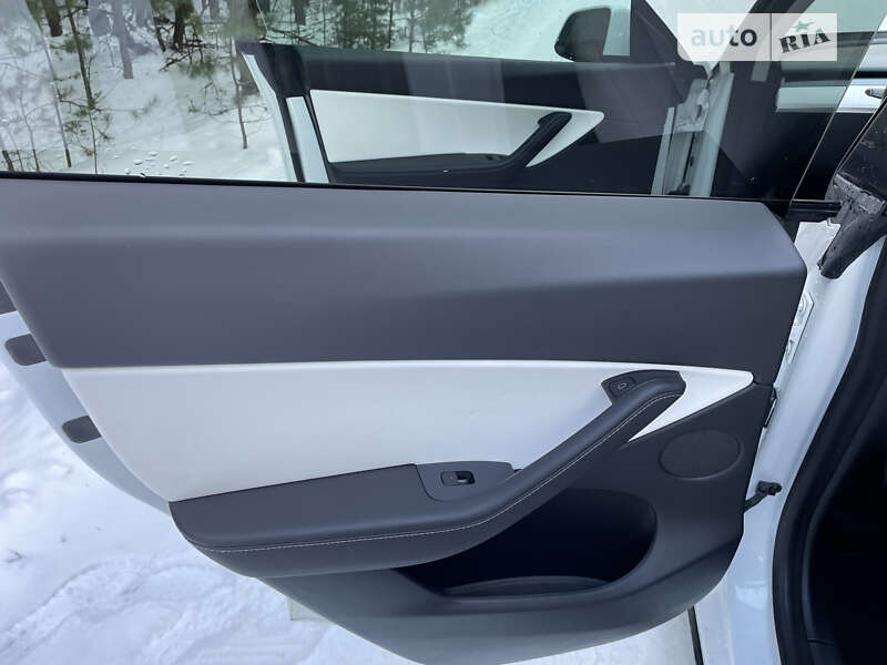 Внедорожник / Кроссовер Tesla Model Y 2021 в Ровно
